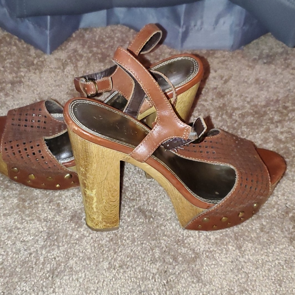 Shoes - Picture 2 of 4